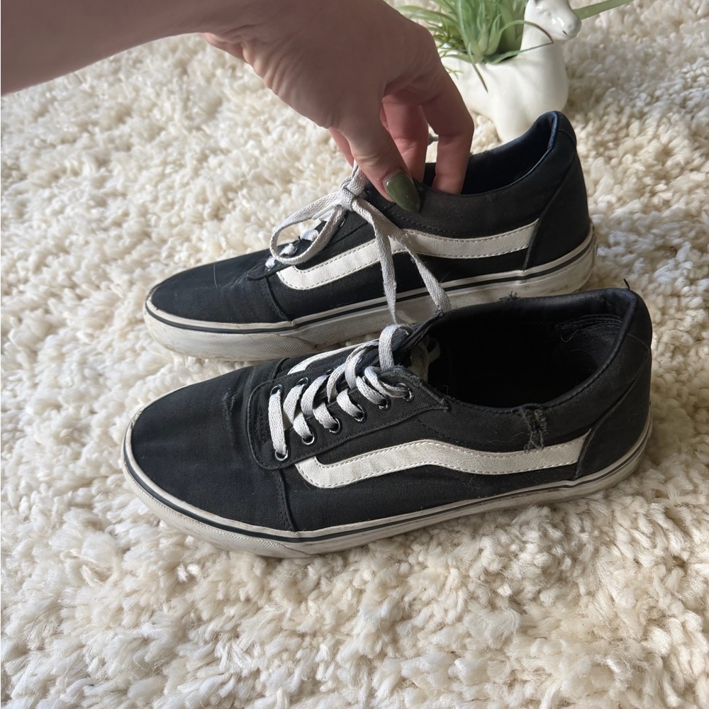 Vans off the wall skater shoes Black and White Low Top Skate Sneakers - Picture 2 of 10